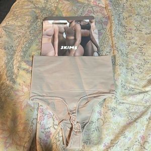 Skims L/xl midwaist thong